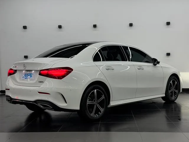 Mercedes-Benz A-Class 2023 A 200 L Voiture de sport version mode extérieur photo 4 Mercedes-Benz A-Class 2023 A 200 L Voiture de sport version mode extérieur photo 4