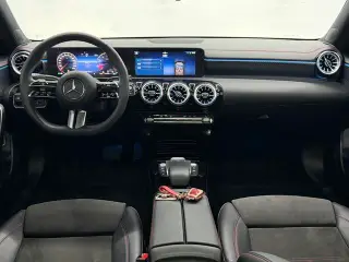 Mercedes-Benz A-Class 2023 A 200 L Voiture de sport version mode intérieur photo 9 Mercedes-Benz A-Class 2023 A 200 L Voiture de sport version mode intérieur photo 9