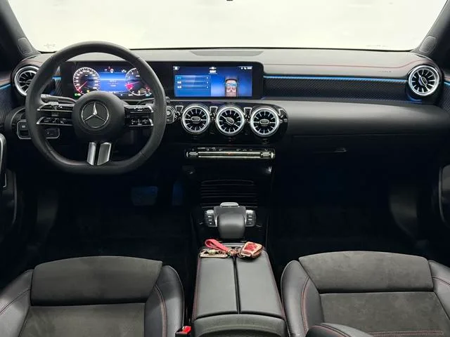 Mercedes-Benz A-Class 2023 A 200 L Voiture de sport version mode intérieur photo 9 Mercedes-Benz A-Class 2023 A 200 L Voiture de sport version mode intérieur photo 9