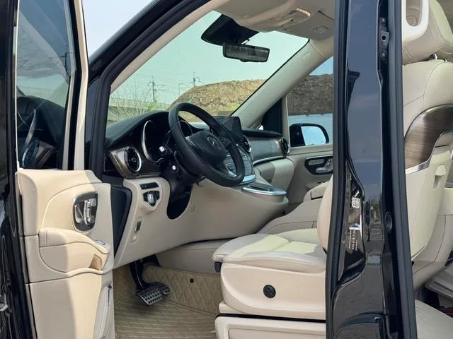 Mercedes-Benz V-Class 2022 V 260 L Edición de lujo de batalla larga interior foto 11 Mercedes-Benz V-Class 2022 V 260 L Edición de lujo de batalla larga interior foto 11