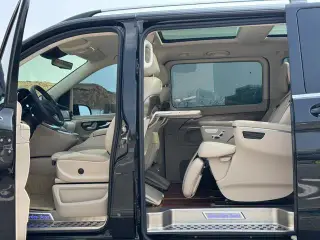 Mercedes-Benz V-Class 2022 V 260 L Edición de lujo de batalla larga interior foto 13 Mercedes-Benz V-Class 2022 V 260 L Edición de lujo de batalla larga interior foto 13