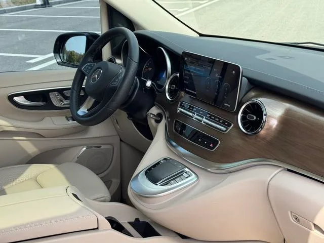 Mercedes-Benz V-Class 2022 V 260 L Edición de lujo de batalla larga interior foto 15 Mercedes-Benz V-Class 2022 V 260 L Edición de lujo de batalla larga interior foto 15