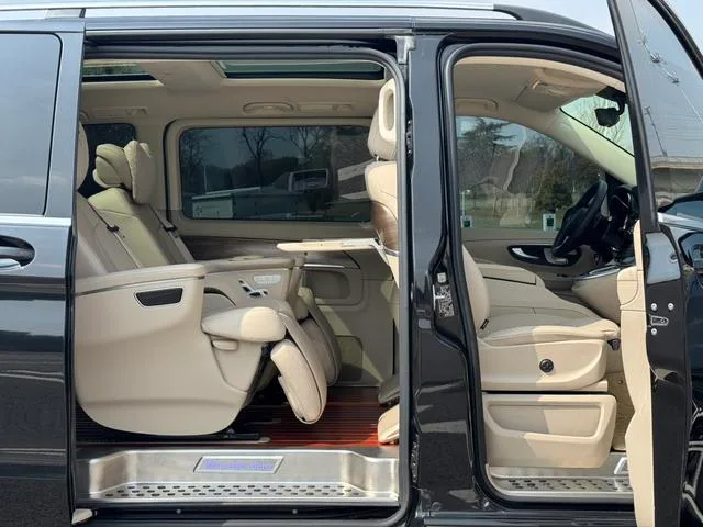 Mercedes-Benz V-Class 2022 V 260 L Edición de lujo de batalla larga interior foto 16 Mercedes-Benz V-Class 2022 V 260 L Edición de lujo de batalla larga interior foto 16