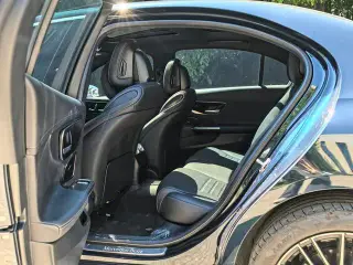 Mercedes-Benz C-Class 2025 C 260 L Versión deportiva interior foto 10 Mercedes-Benz C-Class 2025 C 260 L Versión deportiva interior foto 10