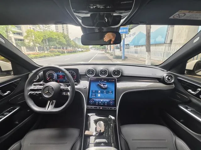 Mercedes-Benz C-Class 2024 C 260 L Sports version interior photo 9 Mercedes-Benz C-Class 2024 C 260 L Sports version interior photo 9