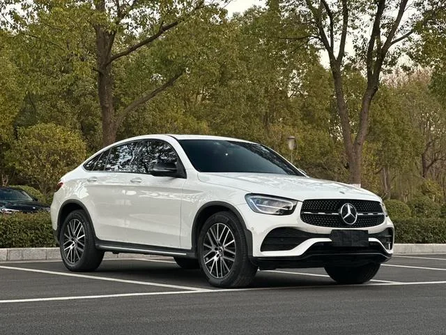 Mercedes-Benz GLC Coupe 2023 GLC 300 4MATIC coupe SUV exterior photo 2