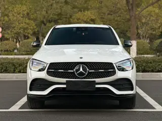 Mercedes-Benz GLC Coupe 2023 GLC 300 4MATIC coupe SUV exterior photo 3
