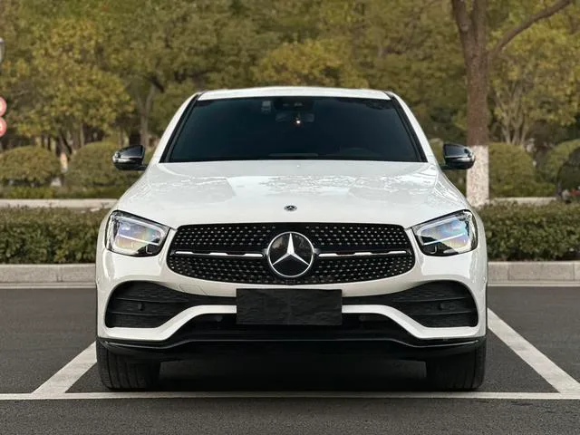 Mercedes-Benz GLC Coupe 2023 GLC 300 4MATIC coupe SUV exterior photo 3