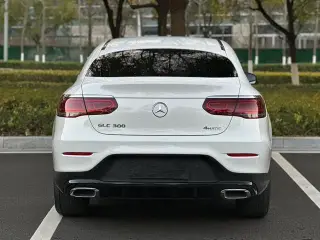 Mercedes-Benz GLC Coupe 2023 GLC 300 4MATIC coupe SUV exterior photo 4