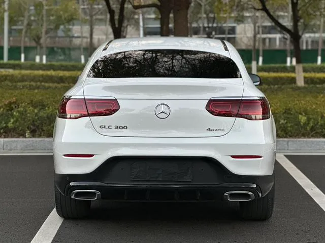 Mercedes-Benz GLC Coupe 2023 GLC 300 4MATIC coupe SUV exterior photo 4