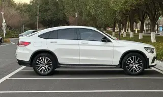 Mercedes-Benz GLC Coupe 2023 GLC 300 4MATIC coupe SUV exterior photo 5