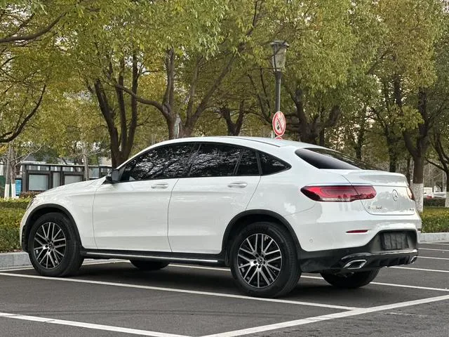 Mercedes-Benz GLC Coupe 2023 GLC 300 4MATIC coupe SUV interior photo 6
