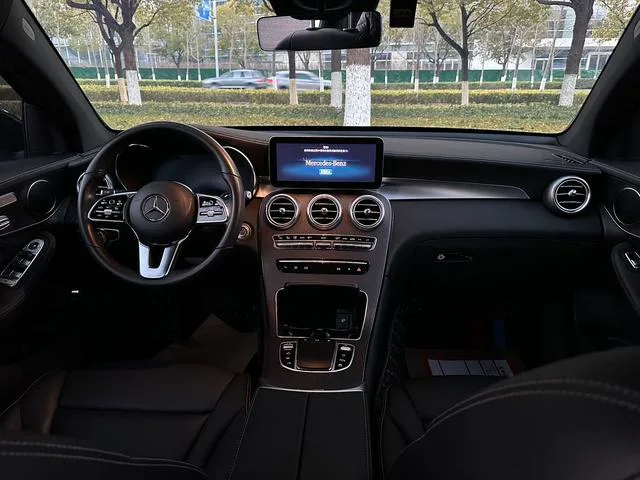 Mercedes-Benz GLC Coupe 2023 GLC 300 4MATIC coupe SUV interior photo 7