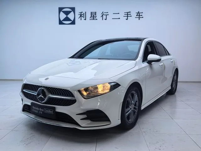 Mercedes-Benz A-Class 2022 A 180 L Voiture de sport extérieur photo 1 Mercedes-Benz A-Class 2022 A 180 L Voiture de sport extérieur photo 1