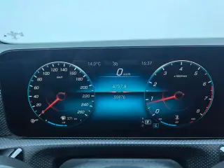 Mercedes-Benz A-Class 2022 A 180 L Voiture de sport extérieur photo 8 Mercedes-Benz A-Class 2022 A 180 L Voiture de sport extérieur photo 8