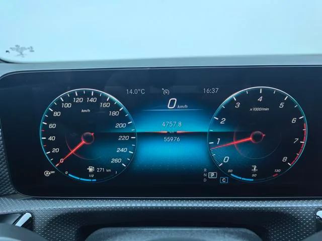 Mercedes-Benz A-Class 2022 A 180 L Voiture de sport extérieur photo 8 Mercedes-Benz A-Class 2022 A 180 L Voiture de sport extérieur photo 8