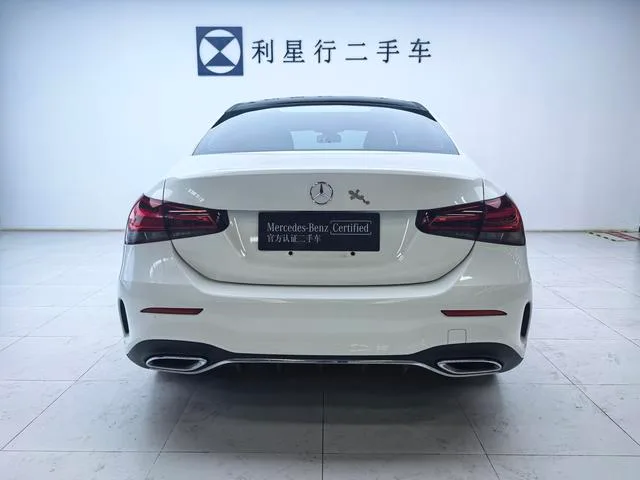 Mercedes-Benz A-Class 2022 A 180 L Voiture de sport intérieur photo 12 Mercedes-Benz A-Class 2022 A 180 L Voiture de sport intérieur photo 12