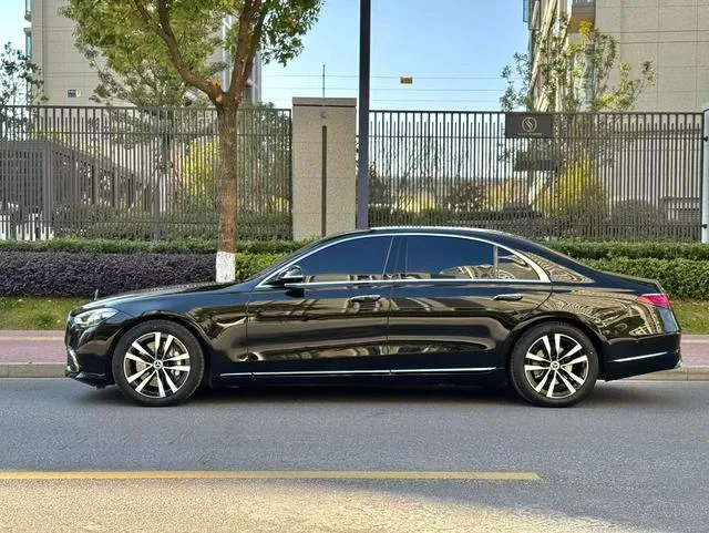Mercedes-Benz S-Class 2024 S 400 L Luxury type interior photo 8