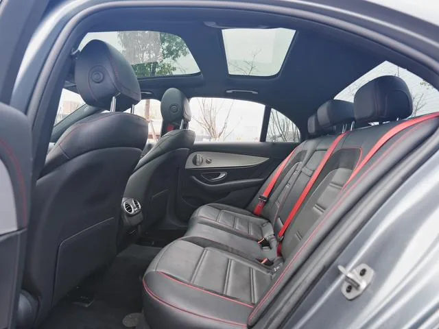 Mercedes-Benz Mercedes-AMG E-Class 2022 AMG E 53 4MATIC intérieur photo 8 Mercedes-Benz Mercedes-AMG E-Class 2022 AMG E 53 4MATIC intérieur photo 8
