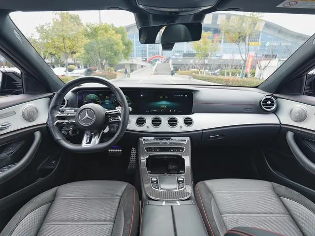 Mercedes-Benz Mercedes-AMG E-Class 2022 AMG E 53 4MATIC intérieur photo 10 Mercedes-Benz Mercedes-AMG E-Class 2022 AMG E 53 4MATIC intérieur photo 10