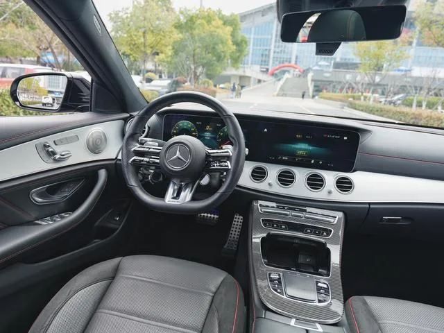 Mercedes-Benz Mercedes-AMG E-Class 2022 AMG E 53 4MATIC intérieur photo 11 Mercedes-Benz Mercedes-AMG E-Class 2022 AMG E 53 4MATIC intérieur photo 11