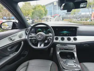 Mercedes-Benz Mercedes-AMG E-Class 2022 AMG E 53 4MATIC intérieur photo 12 Mercedes-Benz Mercedes-AMG E-Class 2022 AMG E 53 4MATIC intérieur photo 12