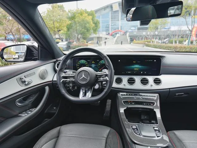 Mercedes-Benz Mercedes-AMG E-Class 2022 AMG E 53 4MATIC intérieur photo 12 Mercedes-Benz Mercedes-AMG E-Class 2022 AMG E 53 4MATIC intérieur photo 12