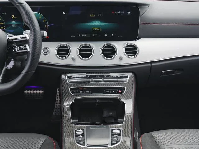 Mercedes-Benz Mercedes-AMG E-Class 2022 AMG E 53 4MATIC intérieur photo 13 Mercedes-Benz Mercedes-AMG E-Class 2022 AMG E 53 4MATIC intérieur photo 13