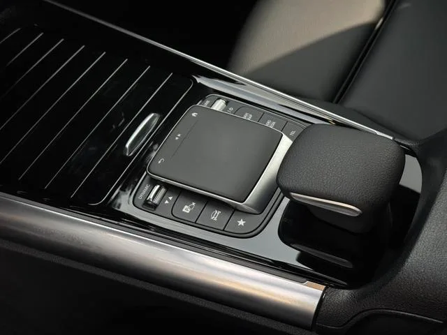 Mercedes-Benz GLA 2020 GLA 200 4MATIC extérieur photo 7 Mercedes-Benz GLA 2020 GLA 200 4MATIC extérieur photo 7