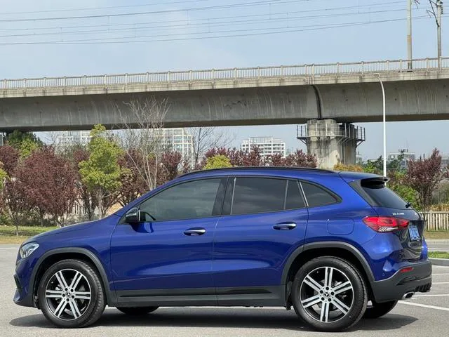 Mercedes-Benz GLA 2020 GLA 200 4MATIC intérieur photo 18 Mercedes-Benz GLA 2020 GLA 200 4MATIC intérieur photo 18