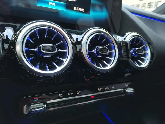 Mercedes-Benz GLA 2022 Restyling GLA 200 interior photo 15 Mercedes-Benz GLA 2022 Restyling GLA 200 interior photo 15