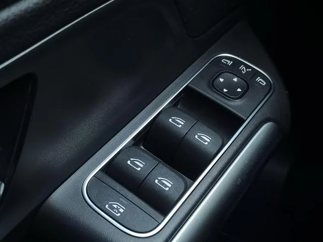 Mercedes-Benz GLA 2022 Restyling GLA 200 interior photo 17 Mercedes-Benz GLA 2022 Restyling GLA 200 interior photo 17