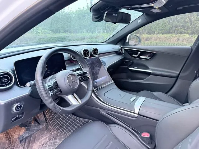 Mercedes-Benz C-Class 2024 C 200 L Sports version interior photo 8 Mercedes-Benz C-Class 2024 C 200 L Sports version interior photo 8