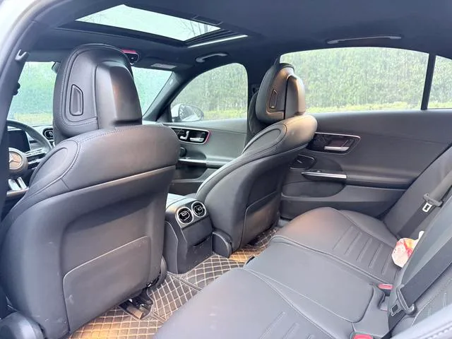 Mercedes-Benz C-Class 2024 C 200 L Sports version interior photo 9 Mercedes-Benz C-Class 2024 C 200 L Sports version interior photo 9