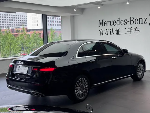 Mercedes-Benz E-Class 2023 E 300 L Fashionable Passenger car interior photo 12