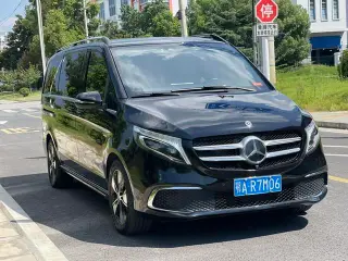 Mercedes-Benz V-Class 2021 V 260 Versión de lujo exterior foto 3 Mercedes-Benz V-Class 2021 V 260 Versión de lujo exterior foto 3