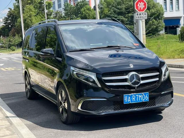 Mercedes-Benz V-Class 2021 V 260 Versión de lujo exterior foto 3 Mercedes-Benz V-Class 2021 V 260 Versión de lujo exterior foto 3