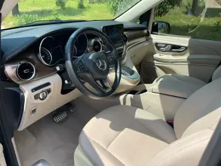 Mercedes-Benz V-Class 2021 V 260 Versión de lujo exterior foto 9 Mercedes-Benz V-Class 2021 V 260 Versión de lujo exterior foto 9