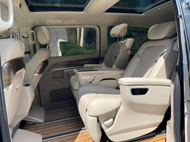 Mercedes-Benz V-Class 2021 V 260 Versión de lujo interior foto 10 Mercedes-Benz V-Class 2021 V 260 Versión de lujo interior foto 10