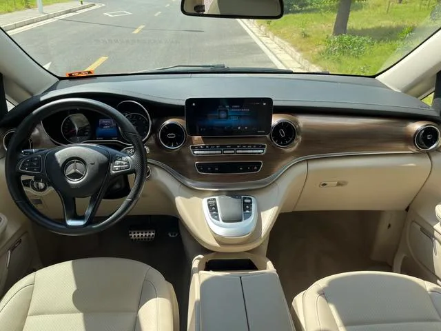 Mercedes-Benz V-Class 2021 V 260 Versión de lujo interior foto 11 Mercedes-Benz V-Class 2021 V 260 Versión de lujo interior foto 11