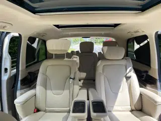 Mercedes-Benz V-Class 2021 V 260 Versión de lujo interior foto 14 Mercedes-Benz V-Class 2021 V 260 Versión de lujo interior foto 14