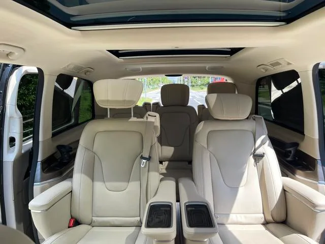 Mercedes-Benz V-Class 2021 V 260 Versión de lujo interior foto 14 Mercedes-Benz V-Class 2021 V 260 Versión de lujo interior foto 14