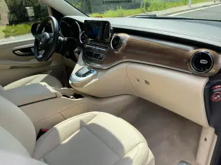 Mercedes-Benz V-Class 2021 V 260 Versión de lujo interior foto 15 Mercedes-Benz V-Class 2021 V 260 Versión de lujo interior foto 15
