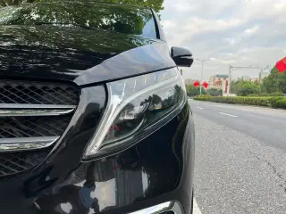 Mercedes-Benz V-Class 2022 V 260 L Long Wheelbase Premium Edition interior photo 8 Mercedes-Benz V-Class 2022 V 260 L Long Wheelbase Premium Edition interior photo 8