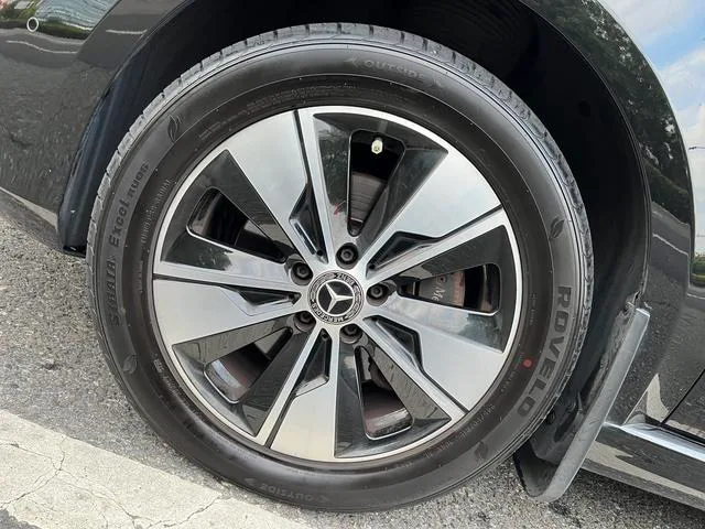 Mercedes-Benz V-Class 2022 V 260 L Long Wheelbase Premium Edition interior photo 9 Mercedes-Benz V-Class 2022 V 260 L Long Wheelbase Premium Edition interior photo 9