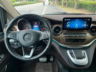 Mercedes-Benz V-Class 2022 V 260 L Long Wheelbase Premium Edition interior photo 10 Mercedes-Benz V-Class 2022 V 260 L Long Wheelbase Premium Edition interior photo 10