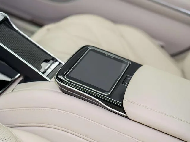 Mercedes-Benz Mercedes-Maybach S-Class 2022 S 680 4MATIC interior photo 16 Mercedes-Benz Mercedes-Maybach S-Class 2022 S 680 4MATIC interior photo 16