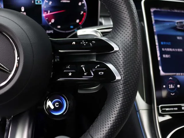 Mercedes-Benz GLC AMG 2024 AMG GLC 43 4MATIC interior foto 15