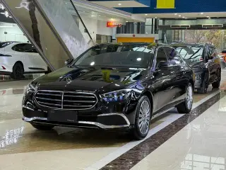Mercedes-Benz E-Class 2023 E 300 L Estilo de moda Coche exterior foto 1 Mercedes-Benz E-Class 2023 E 300 L Estilo de moda Coche exterior foto 1