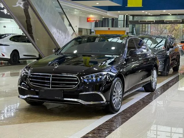 Mercedes-Benz E-Class 2023 E 300 L Estilo de moda Coche exterior foto 1 Mercedes-Benz E-Class 2023 E 300 L Estilo de moda Coche exterior foto 1